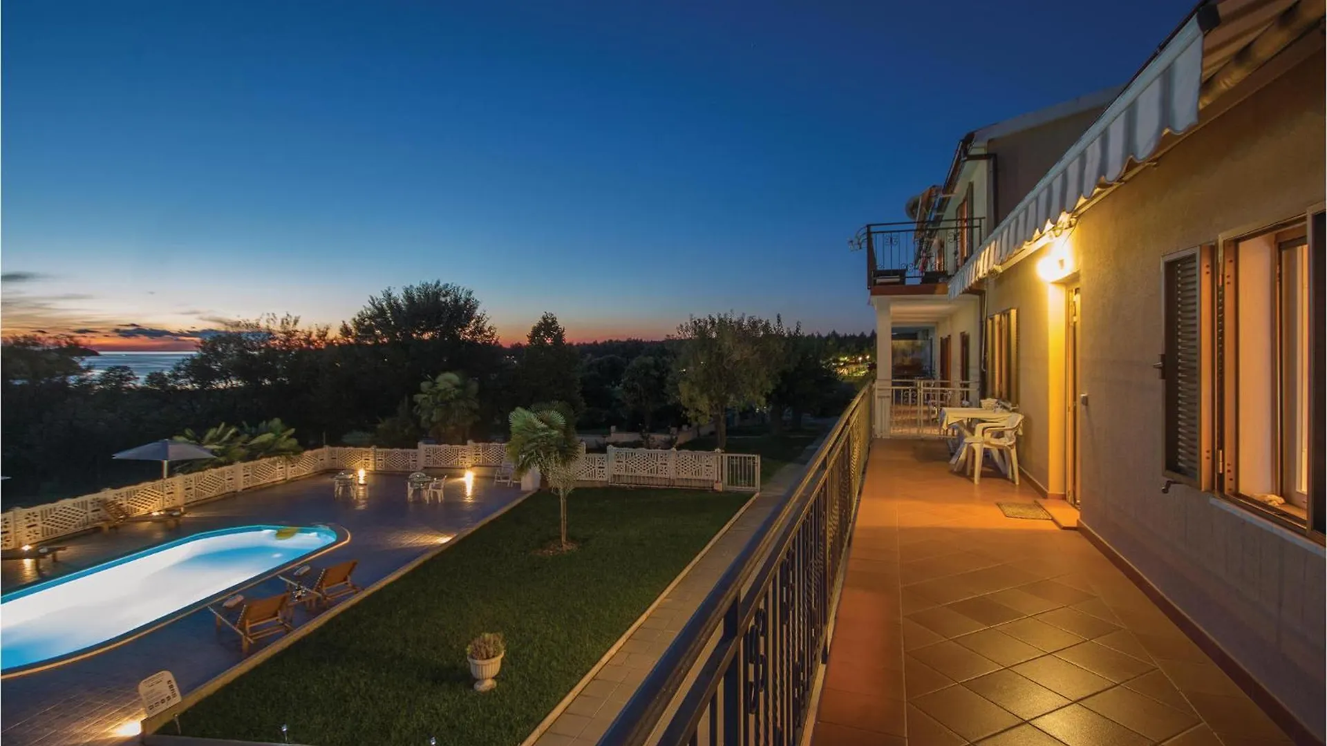 Amazing Apartment In Vrsar With Kitchen