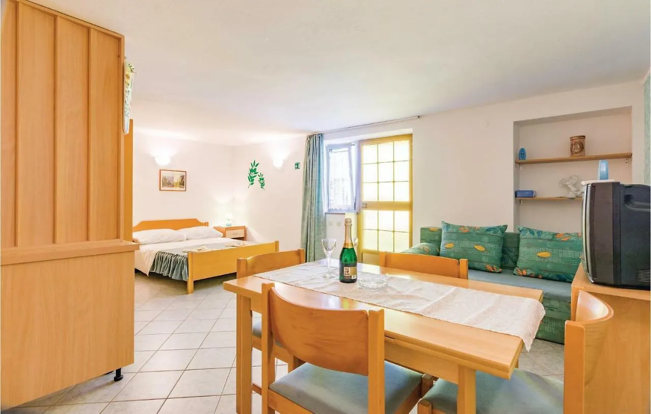 Amazing Apartment In Vrsar With Kitchen